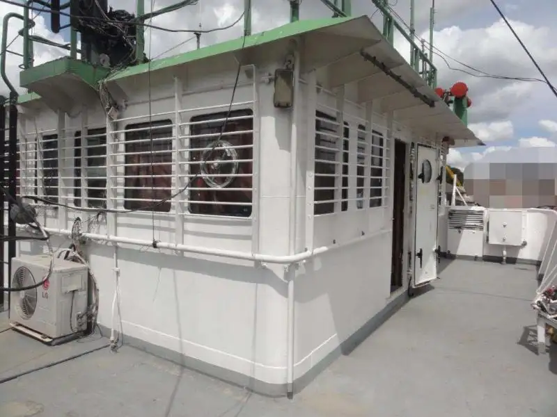 Tàu kéo để bán