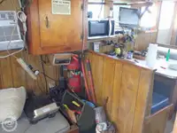 Tàu kéo lưới để bán