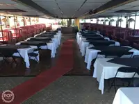Tàu du lịch để bán