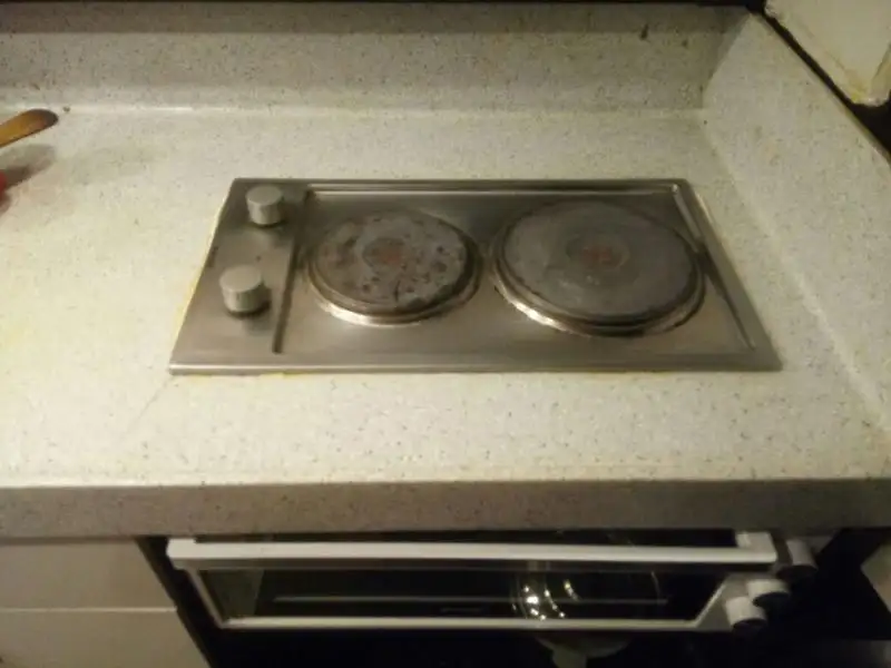 Tàu chở thủy thủ đoàn để bán