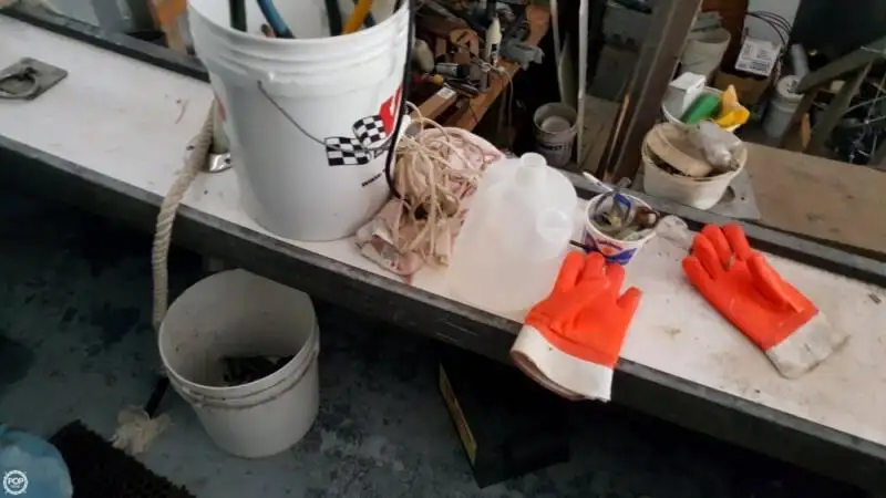 Tàu kéo lưới để bán