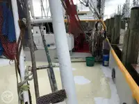 Tàu kéo lưới để bán