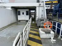 Tàu container để bán