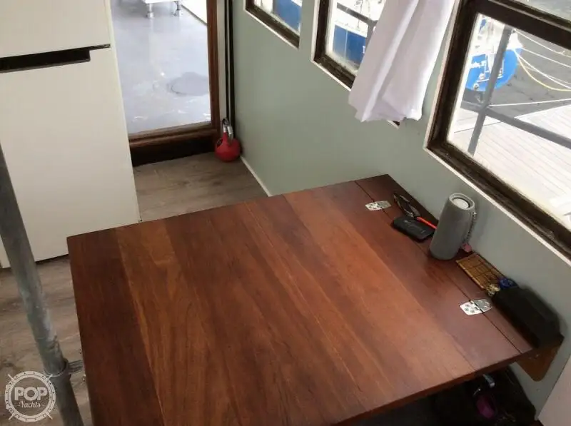 Tàu kéo để bán