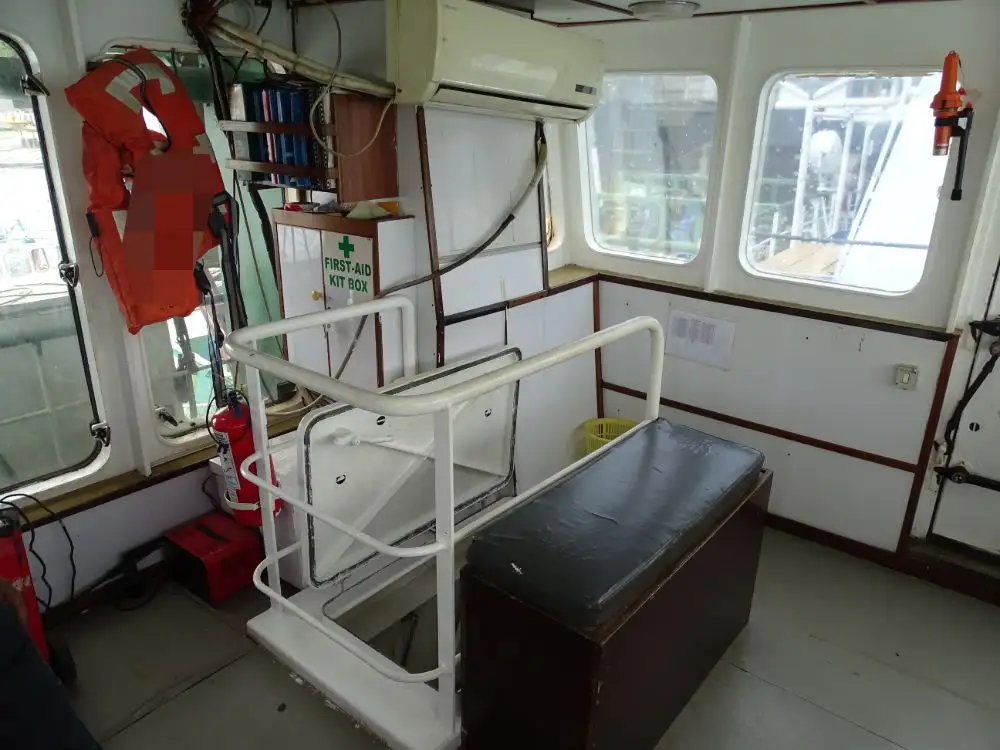 Tàu kéo để bán