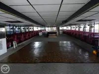 Tàu du lịch để bán