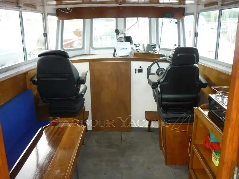 Tàu kéo lưới để bán