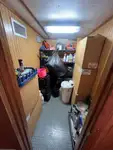 Tàu chở thủy thủ đoàn để bán