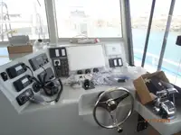 Tàu chở thủy thủ đoàn để bán