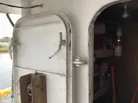 Tàu kéo lưới để bán
