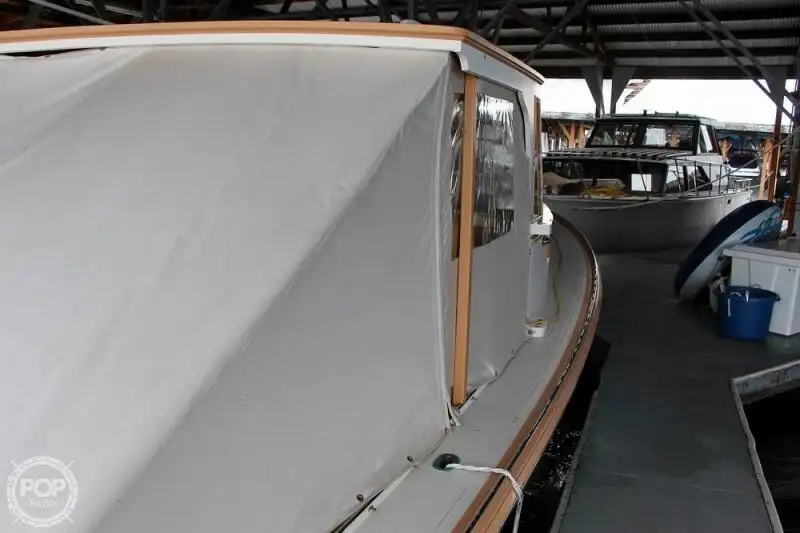Tàu chế biến cá để bán