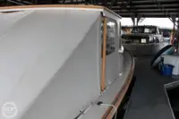 Tàu chế biến cá để bán