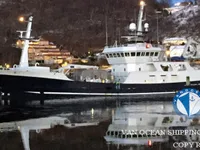 Tàu kéo lưới để bán
