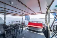 Tàu chở khách để bán