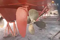 Tàu kéo để bán