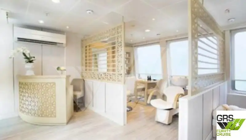 Tàu du lịch để bán