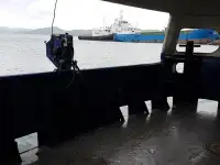 Tàu kéo lưới để bán
