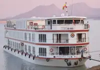 Tàu du lịch rao bán