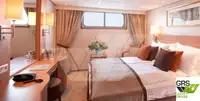 Tàu du lịch để bán