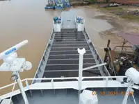Tàu container rao bán