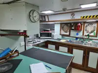 Tàu câu dài để bán