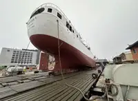 Tàu kéo lưới để bán