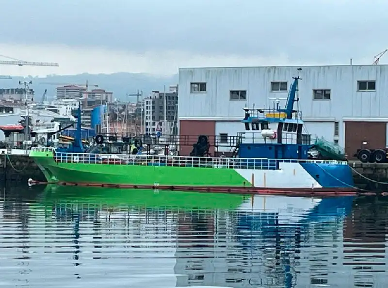 Tàu làm việc để bán