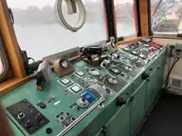 Tàu kéo để bán