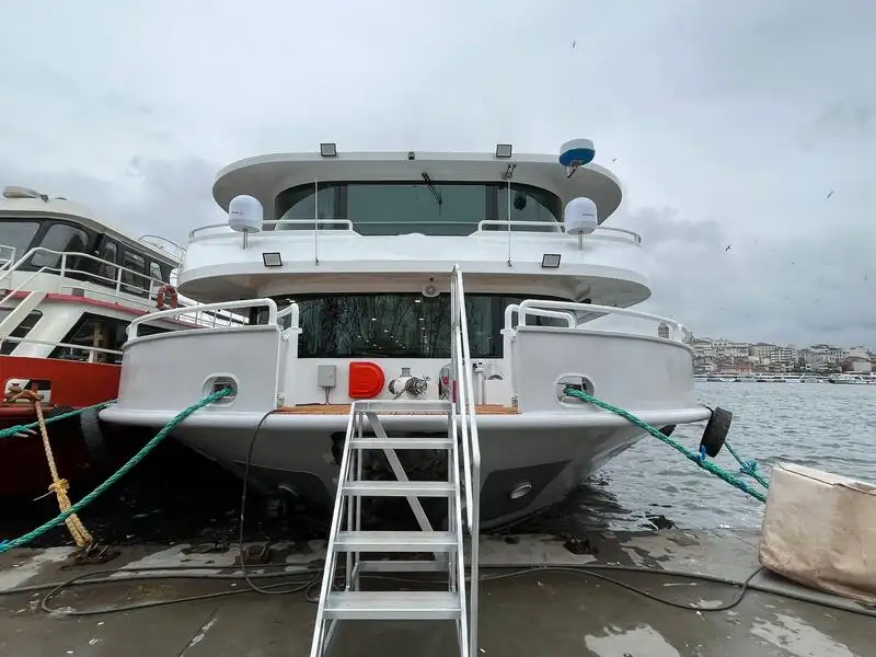 Tàu chở khách để bán