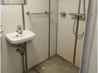 Tàu làm việc để bán