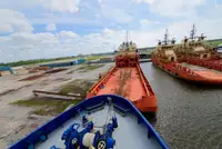 Tàu kéo để bán