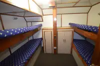 Tàu kéo lưới để bán