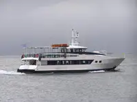 Tàu chở khách rao bán