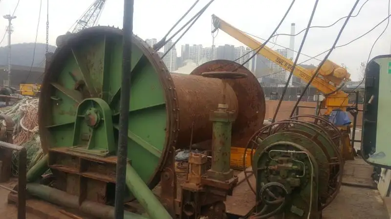 Tàu kéo lưới để bán