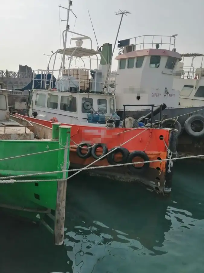 Tàu kéo để bán