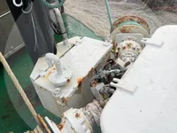Tàu kéo lưới ngang để bán