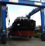 Tàu làm việc để bán
