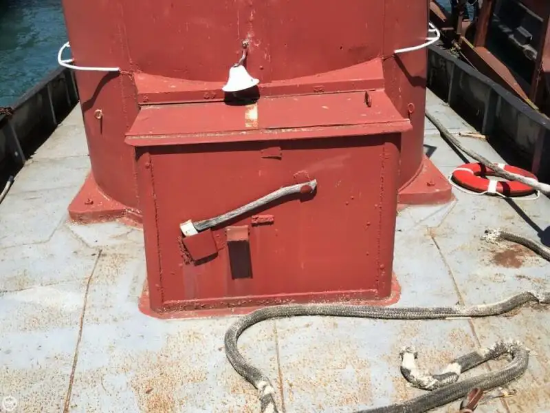 Tàu kéo để bán