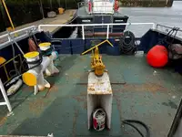 Tàu làm việc để bán