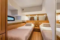 Tàu kéo lưới để bán