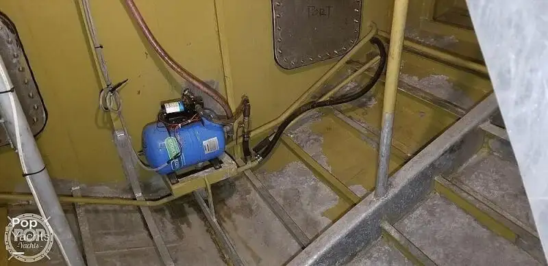 Tàu kéo lưới để bán