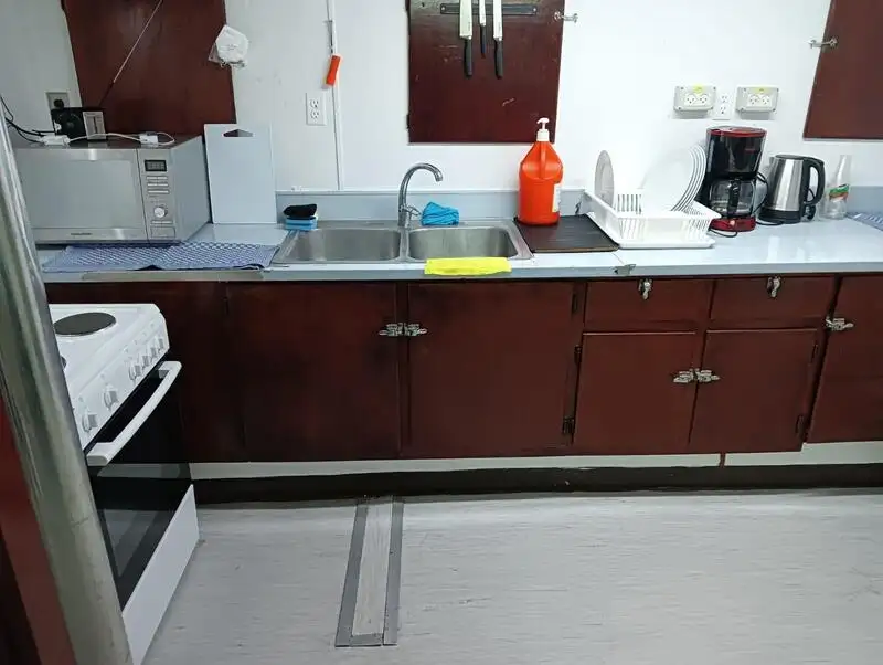 Tàu container để bán
