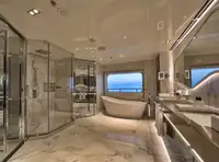 Tàu du lịch để bán