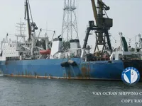 Tàu kéo lưới để bán