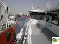 Tàu chở khách và hàng hóa để bán