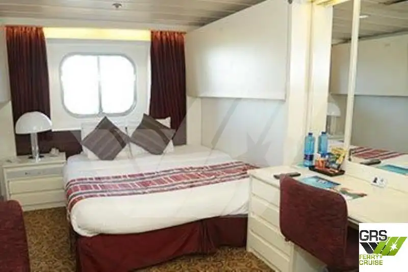 Tàu du lịch để bán