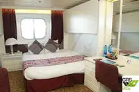 Tàu du lịch để bán