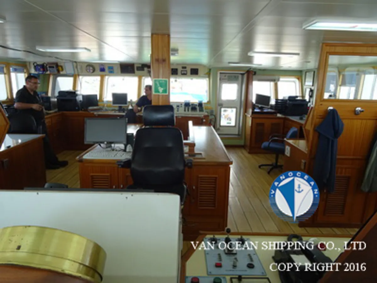 Tàu kéo lưới để bán