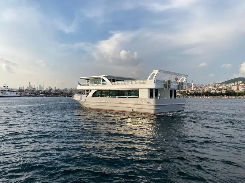 Tàu chở khách để bán
