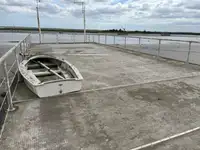 Sà lan chở người để bán